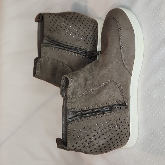 Girls George Ankle Boots. Color Brown. Size:3 - Picture 6 of 9